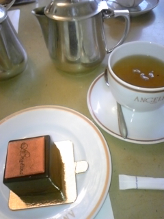 ���s��̏o����P�[�L������E