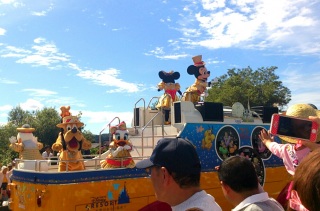 �f�B�W�[������