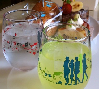 �P�[�L�𔃂���